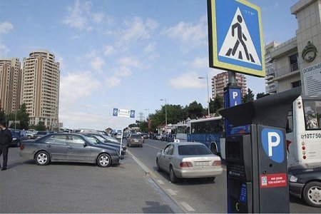 Sürücülərin nəzərinə: Bu yerlərdə parklanma ödənişli olacaq