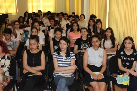 Nərimanov rayonunda “Humanitar dərs” - gənclərin mədəniyyətin inkişafına dəstək təşəbbüsləri layihəsinin daha bir təlimi keçirilib.