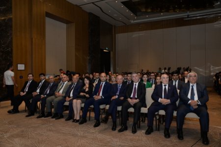 Yeni Azərbaycan Partiyasının təşkilatçılığı ilə 15 İyun – Milli Qurtuluş Gününə həsr olunan konfrans keçirilib