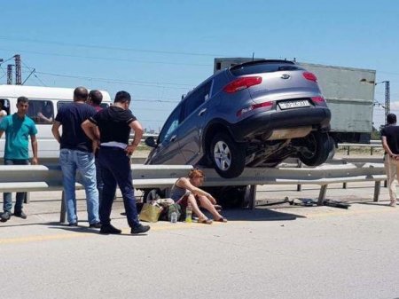 Bakı-Quba yolunda qadın sürücü qeyri-adi qəza törətdi