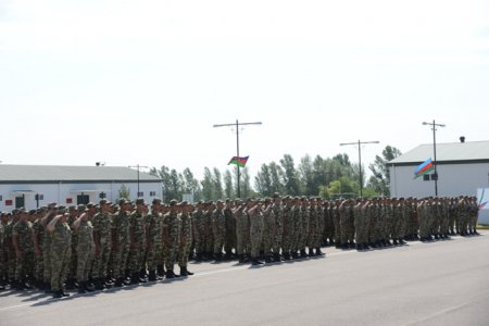 Nəsimi rayon ictimaiyyəti cəbhə bölgəsində xidmət edən əsgərlərlə 26 İyun- Silahlı Qüvvələr gününü və Ramazan bayramını qeyd etdilər.