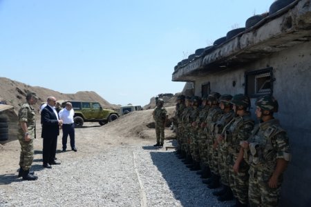 Nəsimi rayon ictimaiyyəti cəbhə bölgəsində xidmət edən əsgərlərlə 26 İyun- Silahlı Qüvvələr gününü və Ramazan bayramını qeyd etdilər.