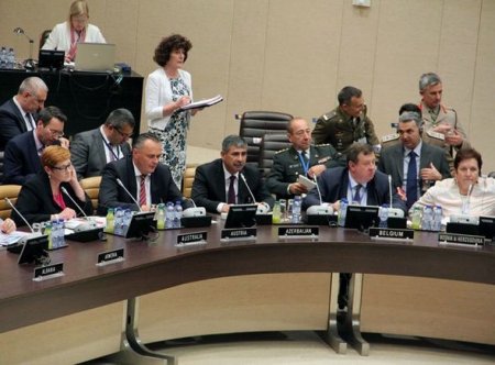 Müdafiə naziri NATO toplantısında iştirak edib – FOTO
