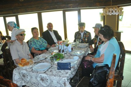 Nəsimi rayonu ahılları, müharibə veteranları və şəhid ailələri Pirşağı qəsəbəsində istirahət etdilər