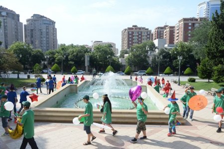 Nəsimi rayonunun “Gənc İlhamçılar”ı Şəki şəhərinə istirahətə yola düşdülər