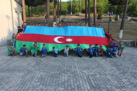 Nəsimi rayon “Gənc İlhamçılar” düşərgəsinın iştirakçılarının Şəki şəhərində maraqlı istirahətləri