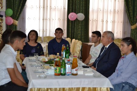 Füzulidə ali məktəblərə qəbul olunmuş tələbələrlə görüşü keçirildi Füzulidə ali məktəblərə qəbul olunmuş tələbələrlə görüşü keçirildi