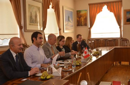 Kanadanın Ontario əyalətində tədqiqatlar, innovasiya və elm naziri, Kanada Qanunvericilər Məclisinin nümayəndəsi Reza Moridi Odlar Yurdu Universitetinin qonağı olub