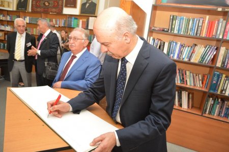 Kanadanın Ontario əyalətində tədqiqatlar, innovasiya və elm naziri, Kanada Qanunvericilər Məclisinin nümayəndəsi Reza Moridi Odlar Yurdu Universitetinin qonağı olub