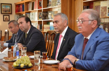 Kanadanın Ontario əyalətində tədqiqatlar, innovasiya və elm naziri, Kanada Qanunvericilər Məclisinin nümayəndəsi Reza Moridi Odlar Yurdu Universitetinin qonağı olub