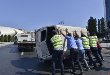 Bakıda avtomobil aşdı – FOTO