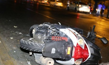 İşıqforun qırmızı işığından keçən mopedi avtomobil vurdu – FOTO