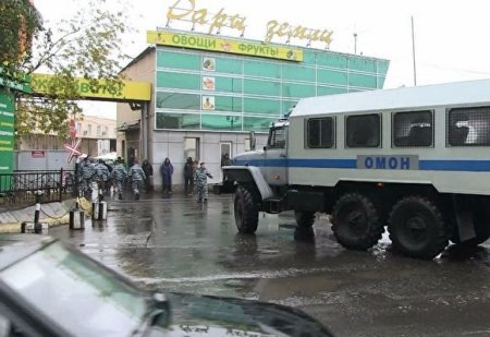 Azərbaycanlıların bazasına polis basqını: Onlarla şəxs saxlanıldı
