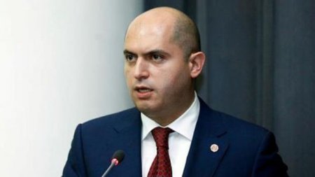 Erməni deputat: Qarabağ mövzusunu müzakirəyə çıxarmayaq