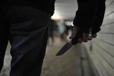“20 Yanvar” metrostansiyasının girişində 25 yaşlı gənc bıçaqlandı - FOTO