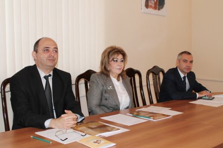 ƏLYAZMALAR İNSTİTUTUNDA M.P.VAQİFİN ANADAN OLMASININ 300 İLLİYİNƏ HƏSR EDİLMİŞ ELMİ-NƏZƏRİ KONFRANS KEÇİRİLİB