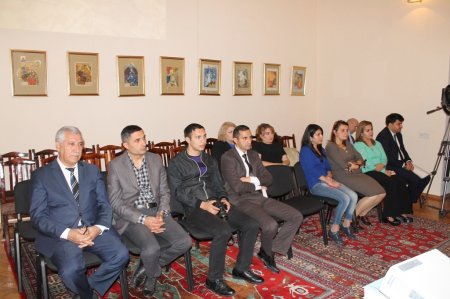 ƏLYAZMALAR İNSTİTUTUNDA M.P.VAQİFİN ANADAN OLMASININ 300 İLLİYİNƏ HƏSR EDİLMİŞ ELMİ-NƏZƏRİ KONFRANS KEÇİRİLİB