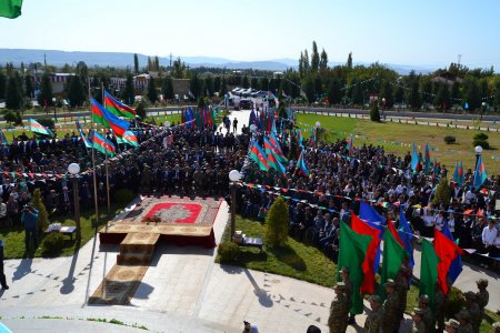 Füzuli rayon İcra Hakimiyyətinin təşkilatçılığı ilə Horadizə şəhər statusu verilməsinin 10 illiyi münasibəti ilə təntənəli mərasim keçirilmişdir .