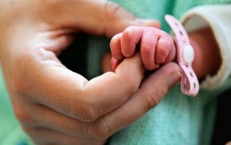 Yeni doğulmuş körpə Pediatriya İnstitutunda öldü