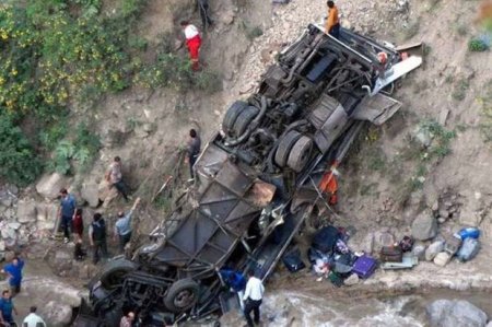 İranda avtobus aşdı: 14 nəfər öldü