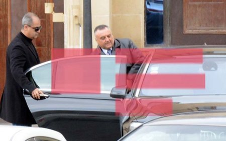 Eldar Mahmudov təhqir olundu - Eks-nazirin üzünə tüpürdülər