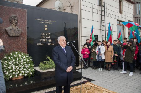 Azərbaycanın Milli Qəhrəmanı Əliyar Əliyevin xatirə lövhəsinin açılışı olub.