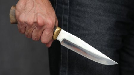 23 yaşlı gənc qonşusu tərəfindən bıçaqlandı