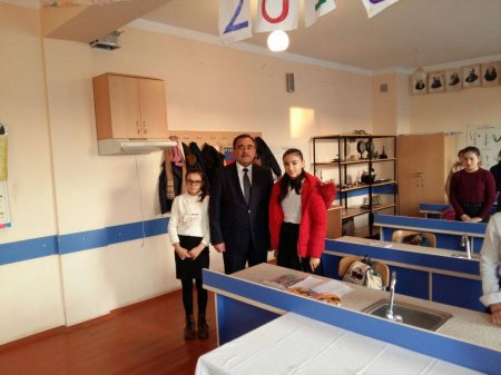 Rektor İbrahim Cəfərov Xocalı məktəbliləri ilə görüşüb