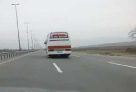 Bakı-Qazax yolunda 150 km/s sürətlə hərəkət edən avtobus
