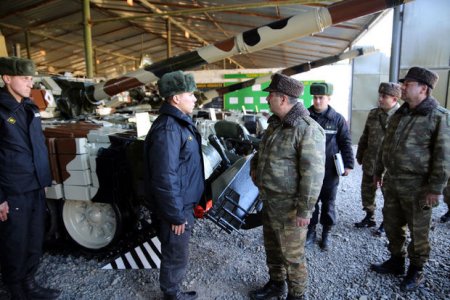 Zakir Həsənov tank bölmələrinin döyüş hazırlığını yoxladı – FOTO