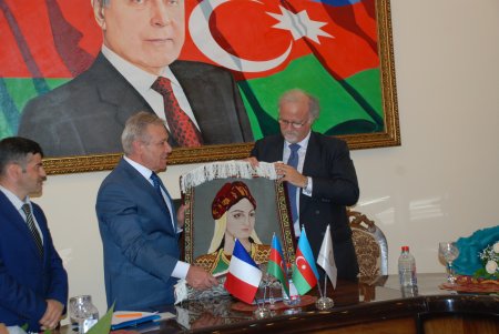 GƏNCƏ DÖVLƏT UNİVERSİTETİNİN MÜƏLLİMİ AKADEMİK PALMA ORDENİ İLƏ TƏLTİF OLUNDU